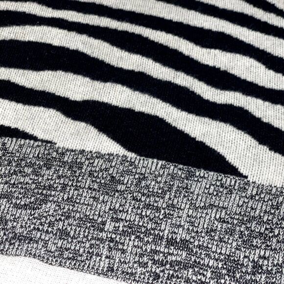 Banana Republic | Zebra Print Wool-Blend Sweater | Small - Picture 7 of 9